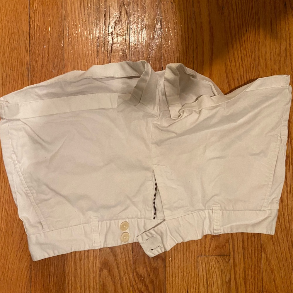 Vineyard vines white shorts size 10